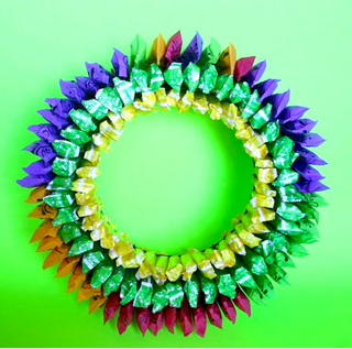 Illustration for article titled How To Make A Wreath Out Of Tampons